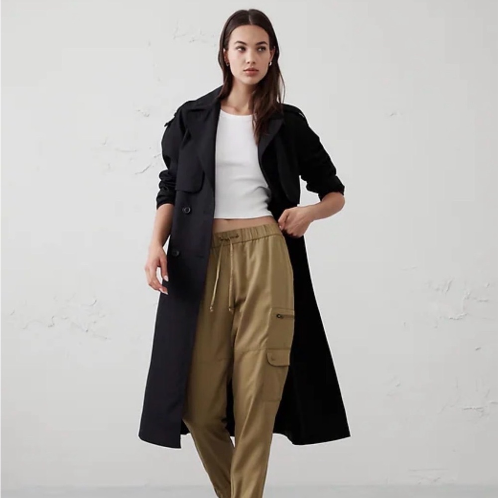 Banana Republic Cargo Joggers in Khai